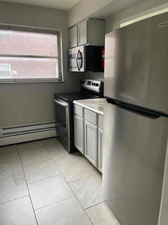 1921 W North Bend Rd-Unit -2 in Cincinnati, OH - Foto de edificio