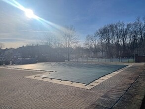 827 Juniper Way in Mahwah, NJ - Building Photo - Building Photo