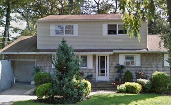 486 Silver St in West Babylon, NY - Building Photo
