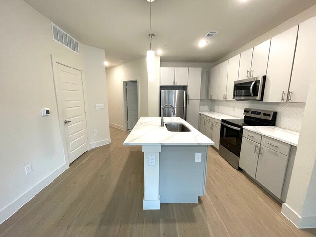 property at 1350 W Taylor St