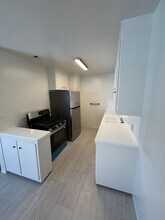 7832 W Manchester Ave in Los Angeles, CA - Building Photo - Building Photo