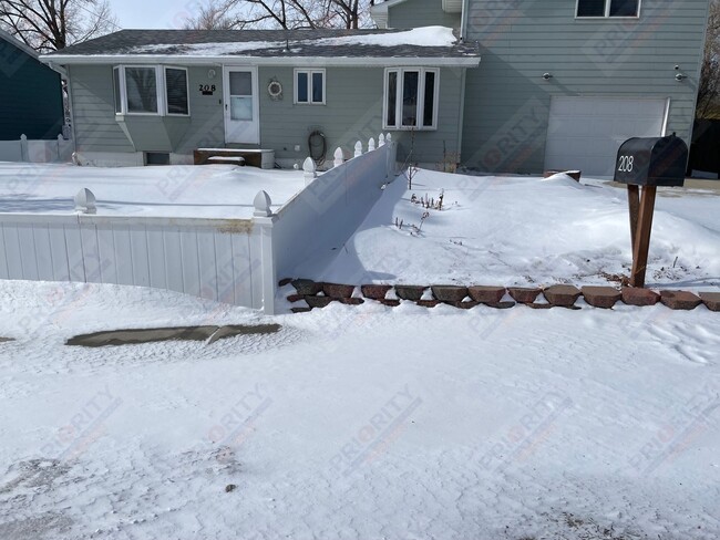property at 208 E Sunset Dr