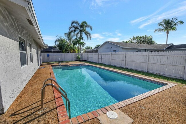 9632 Saddlebrook Dr
