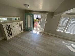 1117-1123 E. Appleton St in Long Beach, CA - Foto de edificio - Interior Photo