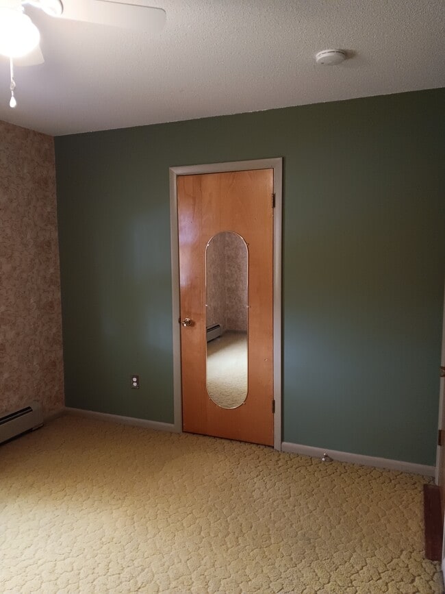 2479 Malletts Bay Ave in Colchester, VT - Building Photo - Building Photo