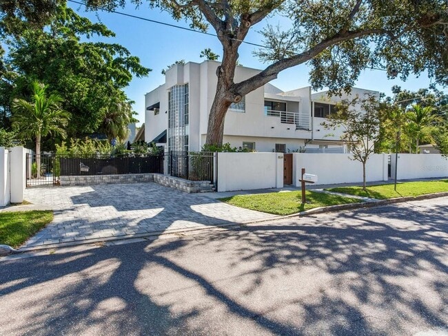 property at 3219 W San Juan St