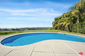 1641 Tower Grove Dr in Beverly Hills, CA - Building Photo - Building Photo