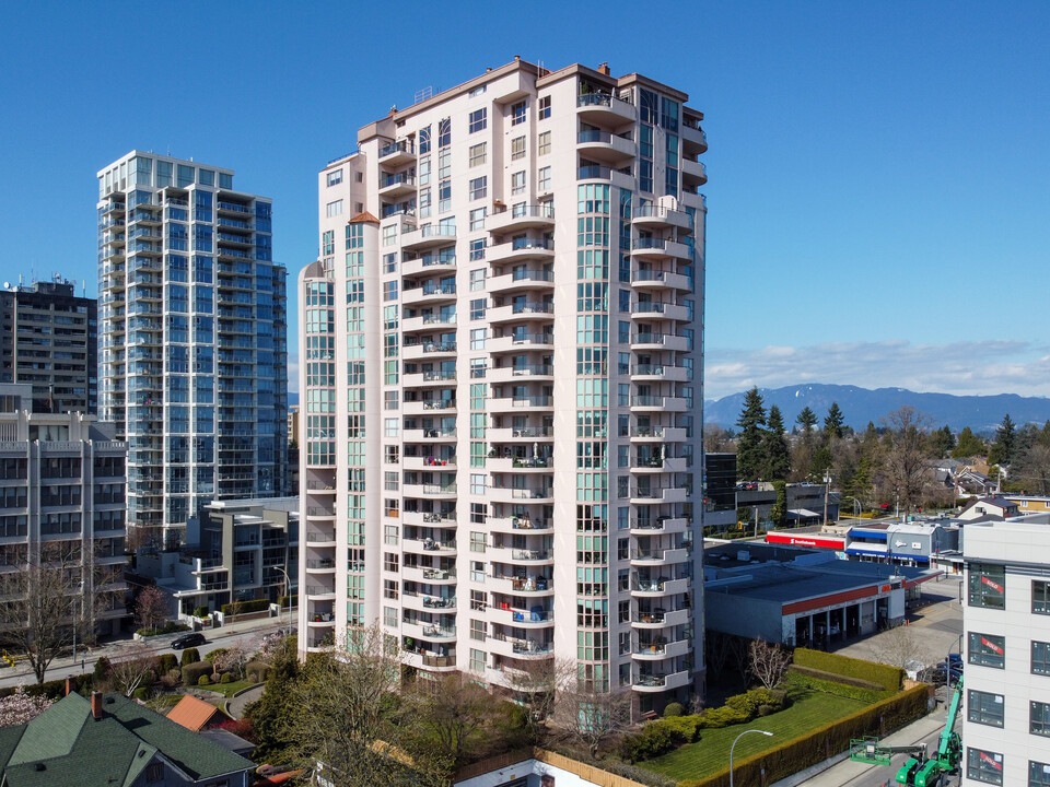 The Fifth Avenue in New Westminster, BC - Building Photo