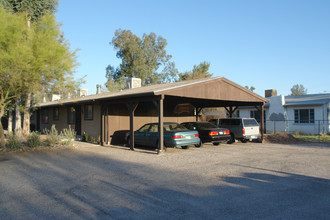 1912-1922 N Madelyn Cir in Tucson, AZ - Foto de edificio - Building Photo