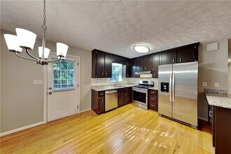 5225 Shadow Wood Dr in Canton, GA - Building Photo - Building Photo