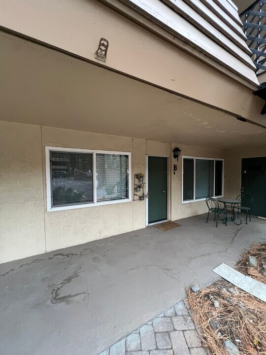 1120 Herbert Ave in South Lake Tahoe, CA - Building Photo