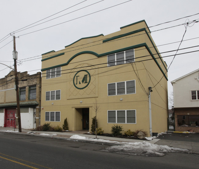 819 E Jersey St in Elizabeth, NJ - Building Photo - Building Photo