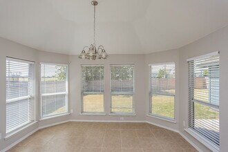 1007 Andrew St in Burleson, TX - Foto de edificio - Building Photo
