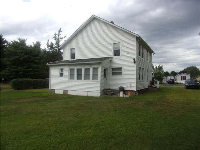 16 Airport Rd in Huguenot, NY - Building Photo - Building Photo