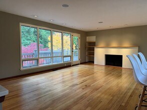 4056 134th Ave SE in Bellevue, WA - Building Photo - Building Photo