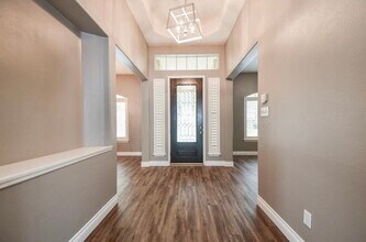 18 E Knightsbridge Dr in Conroe, TX - Building Photo - Building Photo