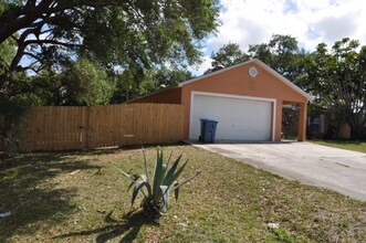 1706 Apache St NE in Palm Bay, FL - Building Photo - Building Photo