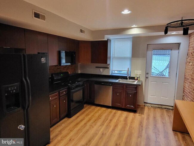 813 E Fort Ave in Baltimore, MD - Building Photo - Building Photo