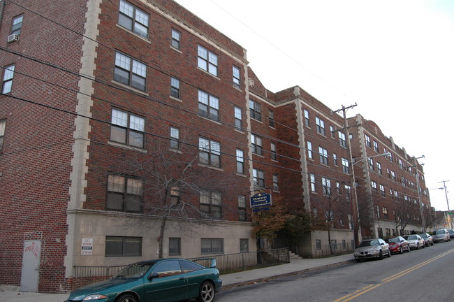 Dorset Court Apartments in Philadelphia, PA - Building Photo - Building Photo