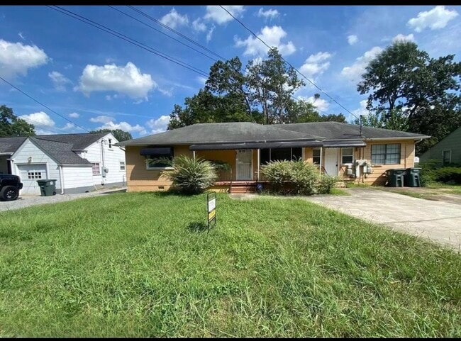 property at 606 N Moore Rd