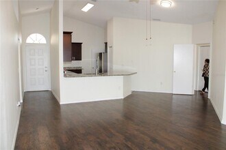 11111 Bloomington Dr in Tampa, FL - Foto de edificio - Building Photo