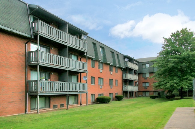 Pebblebrook Apartments in New Britain, CT - Building Photo - Building Photo