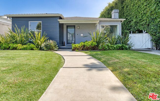 3046 Bagley Ave in Los Angeles, CA - Foto de edificio - Building Photo