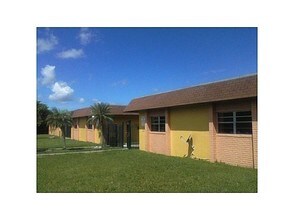 914-934 SW 1st St in Homestead, FL - Building Photo - Building Photo