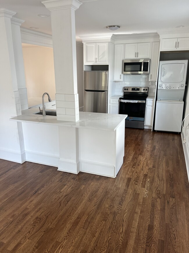 305 Grovers Ave, Unit 305 Grover’s