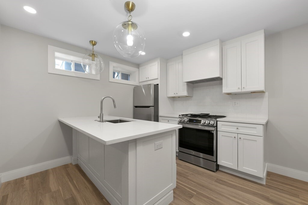 160 Webster St-Unit -2 in Boston, MA - Building Photo