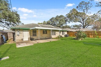 1207 Stonecrest Dr in Houston, TX - Building Photo - Building Photo