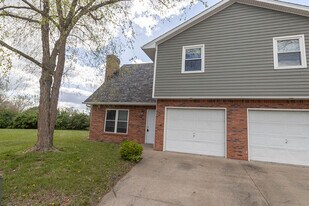 1901 Mirtle Grove Ct in Columbia, MO - Building Photo