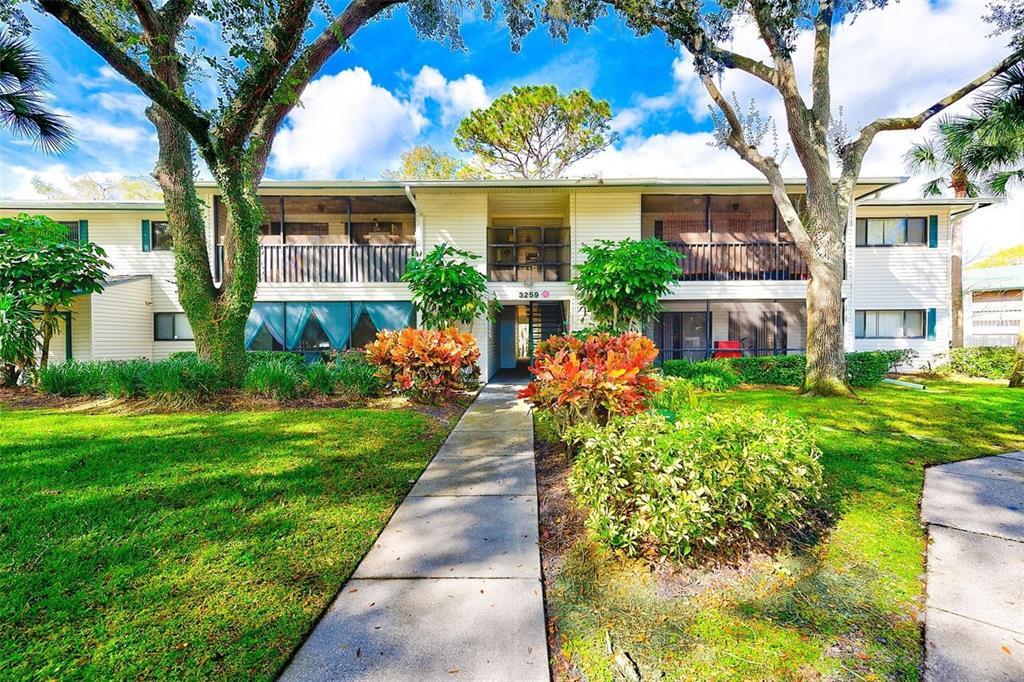 3259 Fox Chase Cir in Palm Harbor, FL - Building Photo