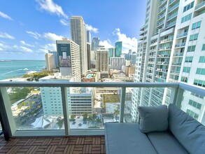 244 Biscayne Blvd, Unit 2407 in Miami, FL - Foto de edificio - Building Photo