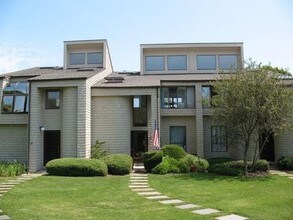 Stepping Stone Condominiums in Montauk, NY - Building Photo - Building Photo