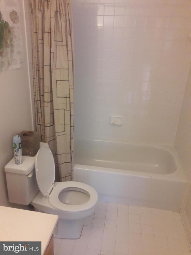 5500 Karen Elaine Dr-Unit -904 in New Carrollton, MD - Building Photo - Building Photo