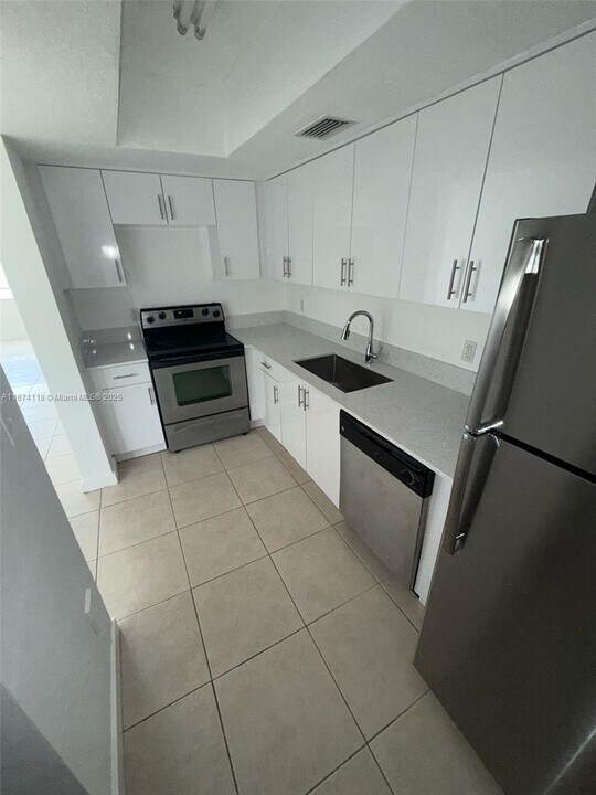 13700 NE 6th Ave in North Miami, FL - Building Photo