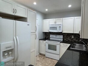 5700 NE 22nd Way in Fort Lauderdale, FL - Building Photo - Building Photo