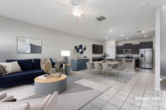 5687 Mercado Dr in Port Richey, FL - Building Photo - Building Photo