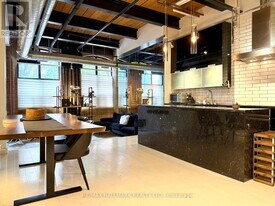 43 Hanna Ave in Toronto, ON - Building Photo