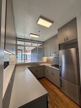 2110 Main St, Unit 304 in Santa Monica, CA - Building Photo - Building Photo