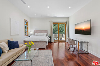 4409 Portico Pl-Unit -Unit B in Los Angeles, CA - Building Photo - Building Photo