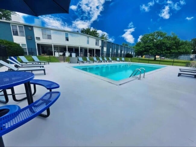 Prime at Gardenside in Lexington, KY - Building Photo - Building Photo