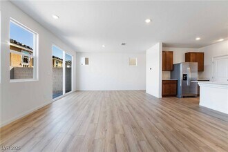 9092 Nostrand Ave in Las Vegas, NV - Building Photo - Building Photo