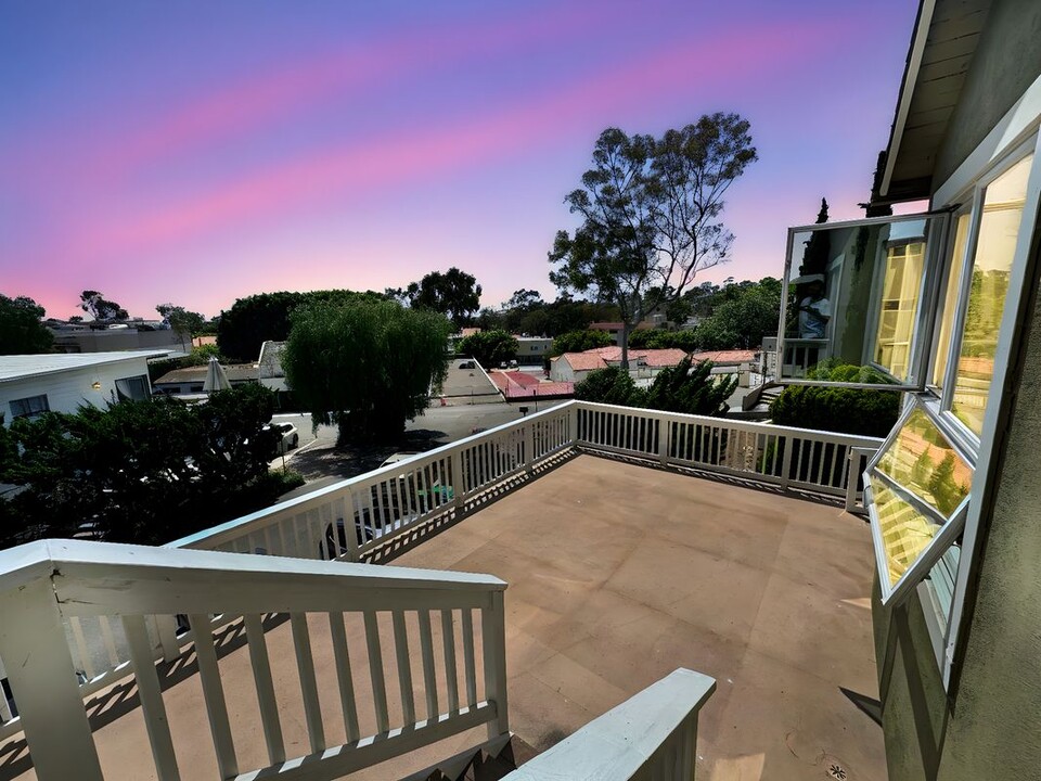 330 Y Pl in Laguna Beach, CA - Building Photo