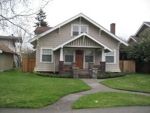 518 W Pioneer Ave in Puyallup, WA - Building Photo - Building Photo