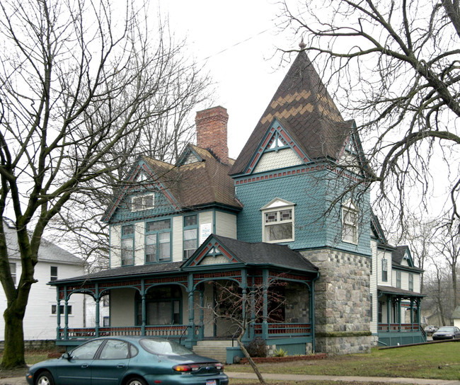 207 N Hamilton St in Ypsilanti, MI - Foto de edificio - Building Photo