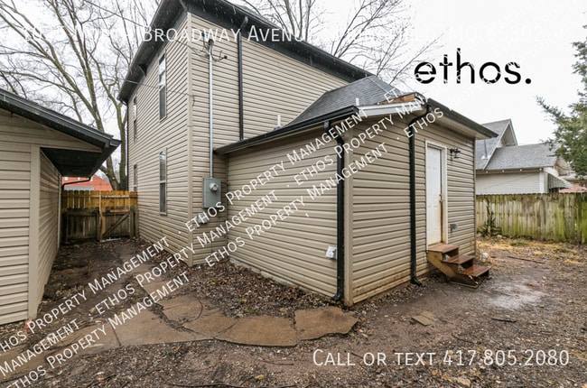 1035 N Broadway Ave in Springfield, MO - Building Photo - Building Photo