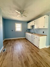 318 NE Paramore St in Topeka, KS - Building Photo - Building Photo