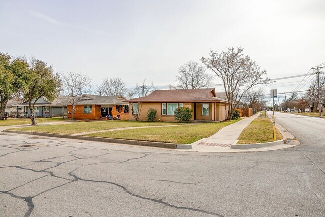 4737 Houghton Ave in Fort Worth, TX - Building Photo - Building Photo